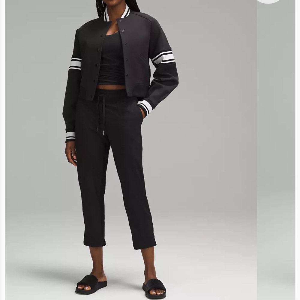 Lululemon Dance Studio Mid-Rise Cropped Pants
Black Size 10